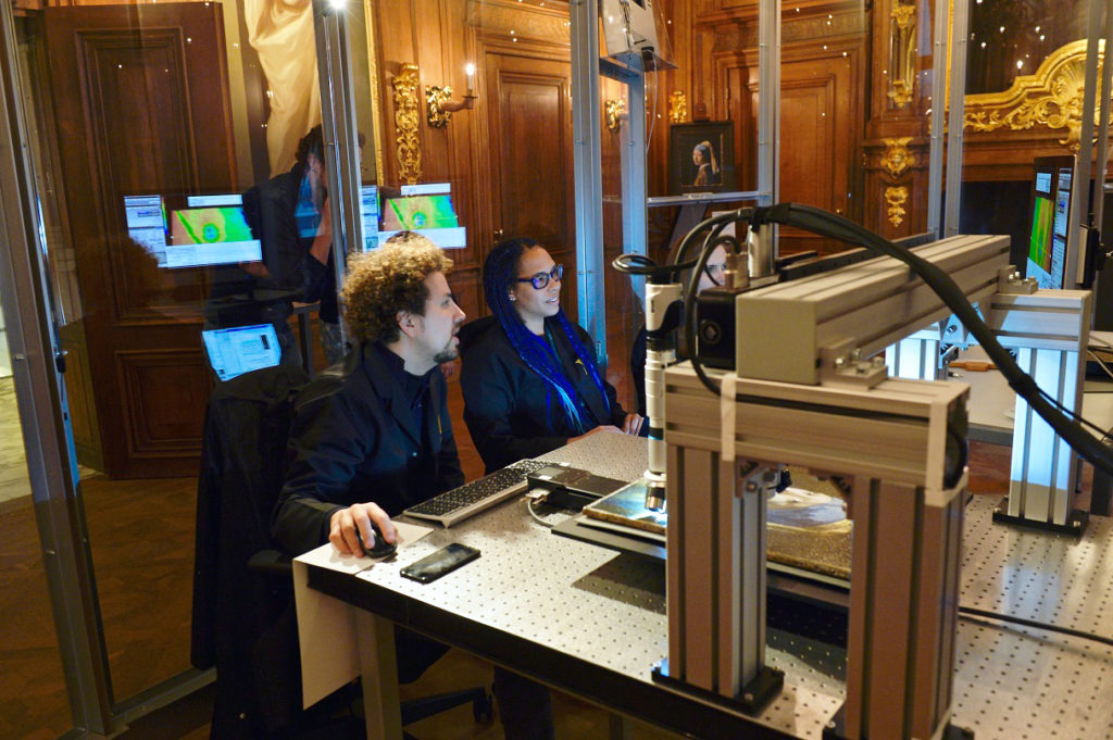 Emilien Leonhardt & Abbie Vandivere during the Girl with a Pearl Earring 10GP Scan at the Maurithsuis